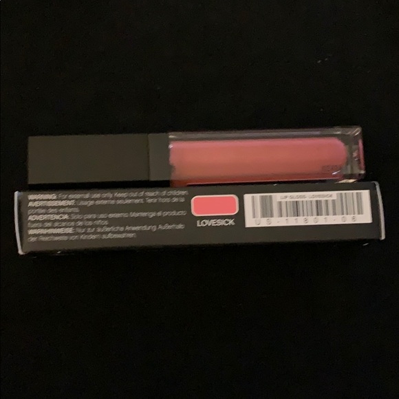 Younique Lucrative lip gloss - Picture 2 of 2